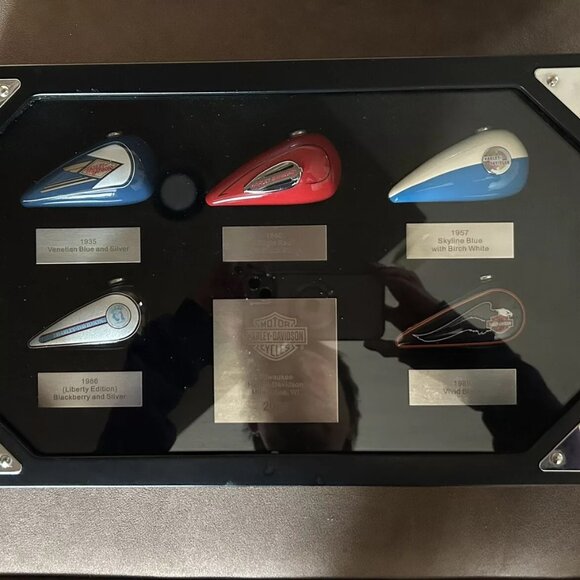 HARLEY DAVIDSON Motorcycles 2006 Collectable Gas Tank Set Display Shadowbox